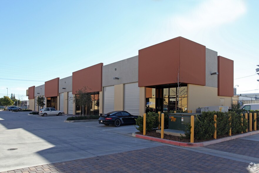 More Photos Of 9009 Canoga Ave, Canoga Park Manufacturing For Lease