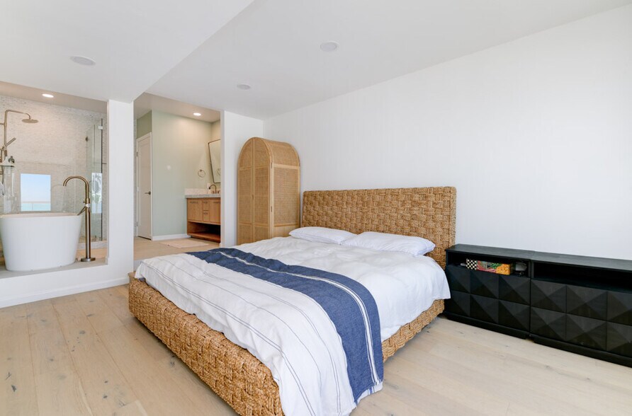 More Photos Of 2633 Ocean St, Carlsbad Apartments For Sale