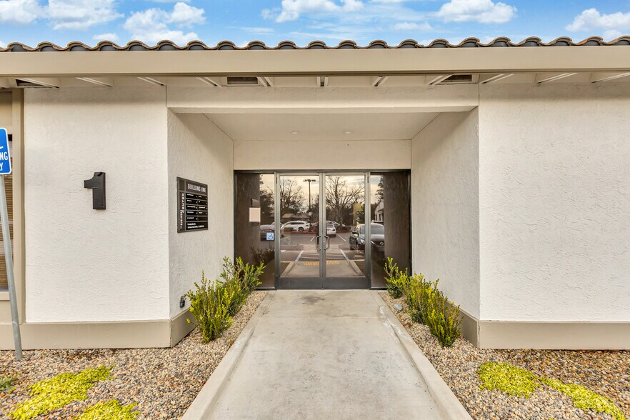 More Photos Of 8788 Elk Grove Blvd, Elk Grove Unknown For Lease