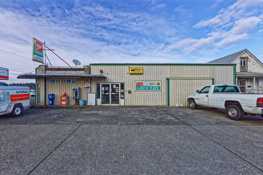 More Photos Of 112 Main St, Elma Flex For Sale