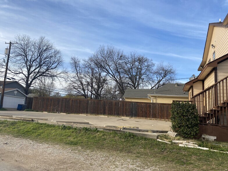 More Photos Of 607 N Willomet Ave, Dallas General Retail For Sale