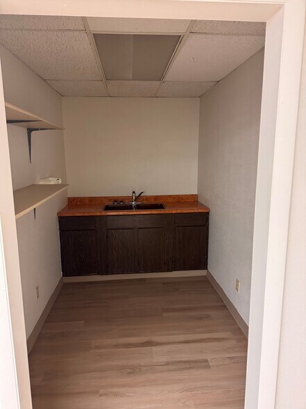 More Photos Of 502 Main St, Carbondale General Retail For Lease