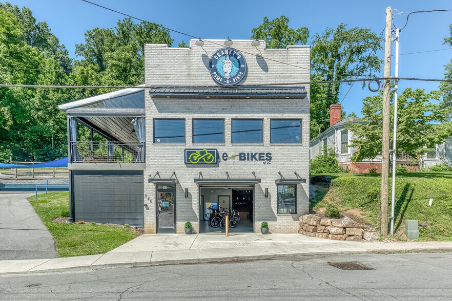 Primary Photo Of 640 E Maple St, Johnson City Bar For Sale