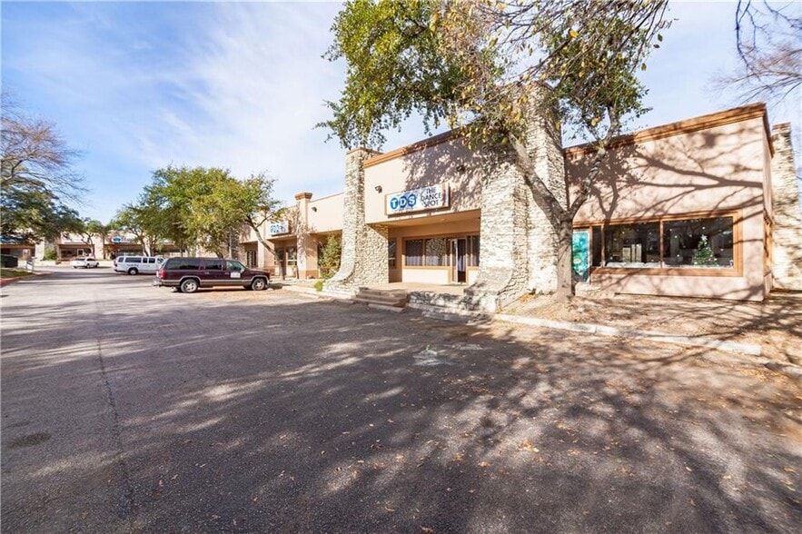 More Photos Of 900 Round Rock Ave, Round Rock Medical For Lease