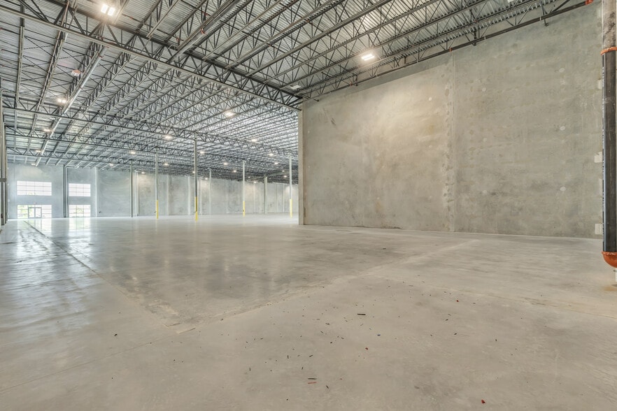 More Photos Of 6505 NW 167th St, Hialeah Unknown For Lease