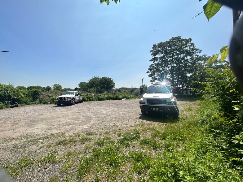 More Photos Of 2437 49th St, Astoria Land For Lease