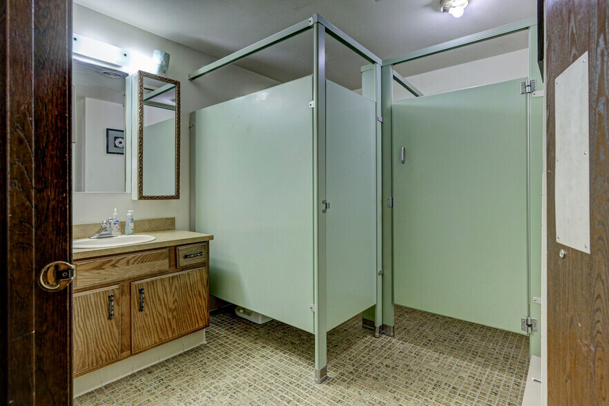 More Photos Of 1415-1425 W Kamps Ave, Appleton Office Residential For Lease