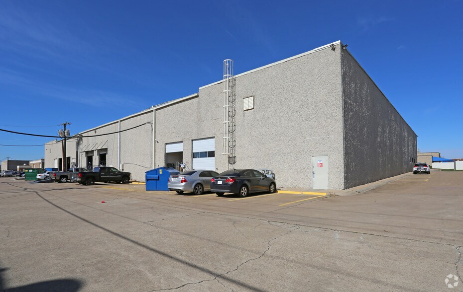 More Photos Of 3330-3350 Wiley Post Rd, Carrollton Showroom For Sale