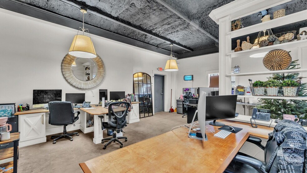 More Photos Of 705 Jerry Smith Rd, Dover Light Manufacturing For Sale