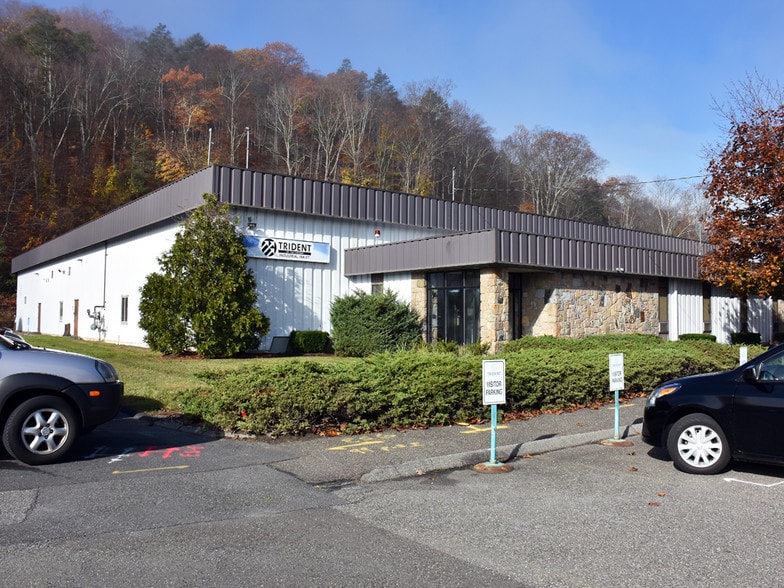 More Photos Of 1114 Federal Rd, Brookfield Light Manufacturing For Lease