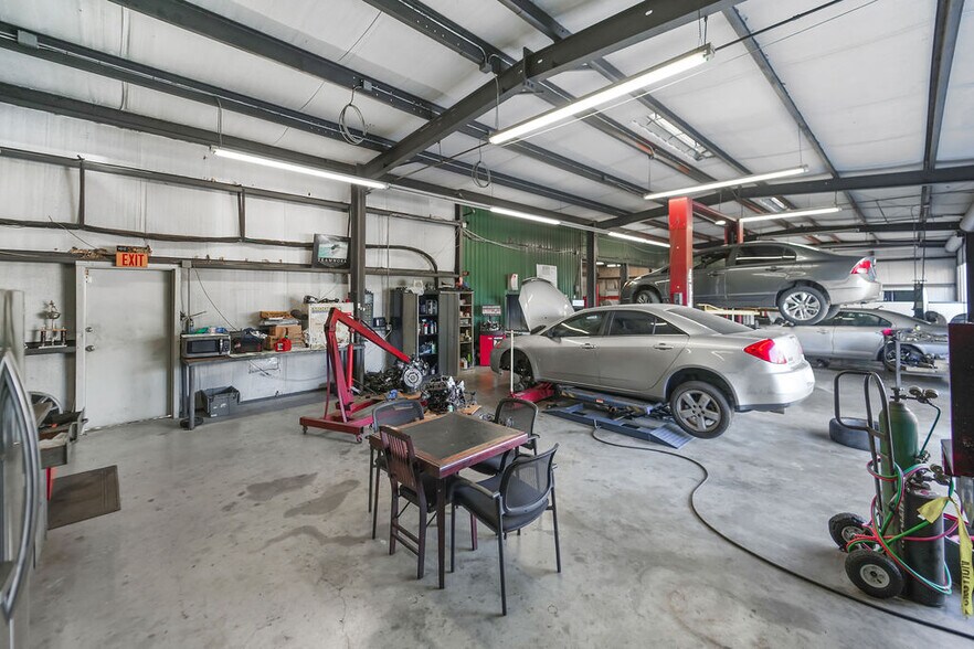 More Photos Of 502 Washington St, South Houston Warehouse For Sale