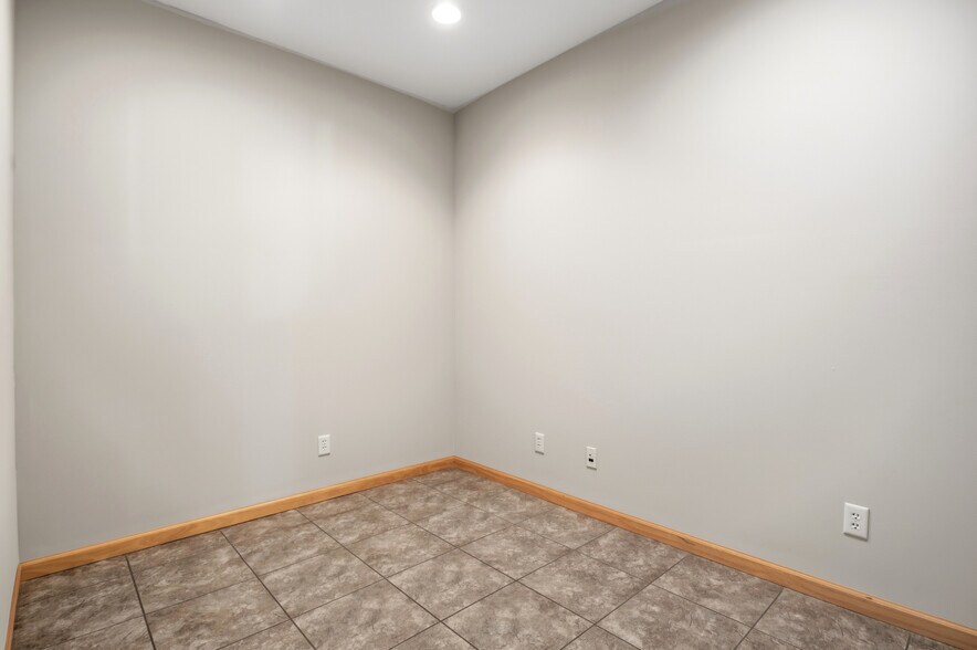 More Photos Of 1700 18th St, Charleston Office For Sale