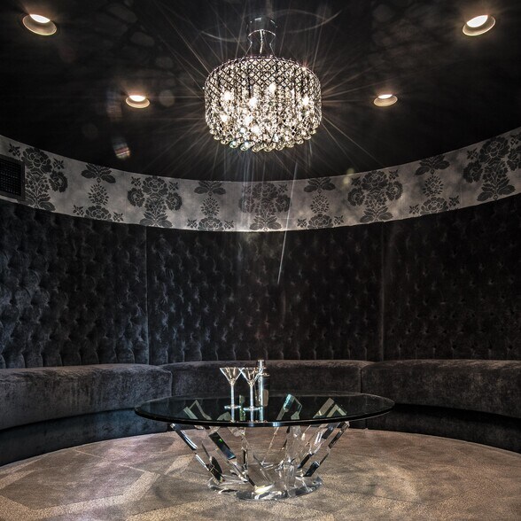 More Photos Of 383 S Palm Canyon Dr, Palm Springs Storefront Retail Office For Lease