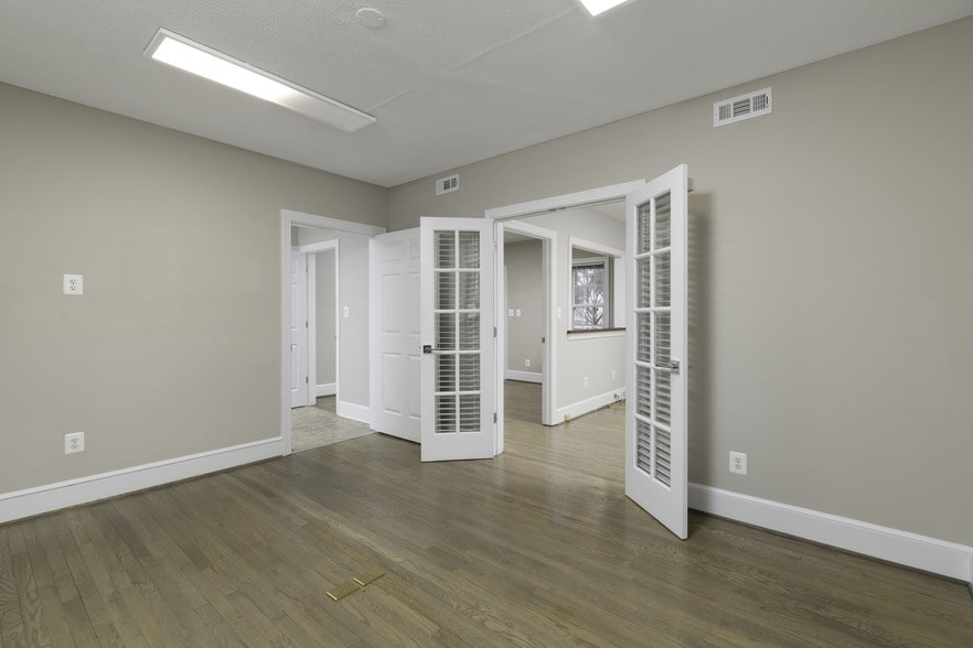 More Photos Of 1802 Augustine Ave, Fredericksburg Office Residential For Lease