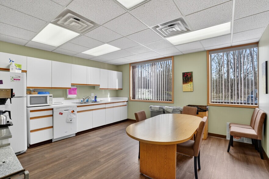 More Photos Of 1625 Ramblewood Dr, East Lansing Medical For Sale