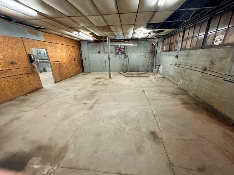 More Photos Of 423 N 7th St, Perry Freestanding For Sale