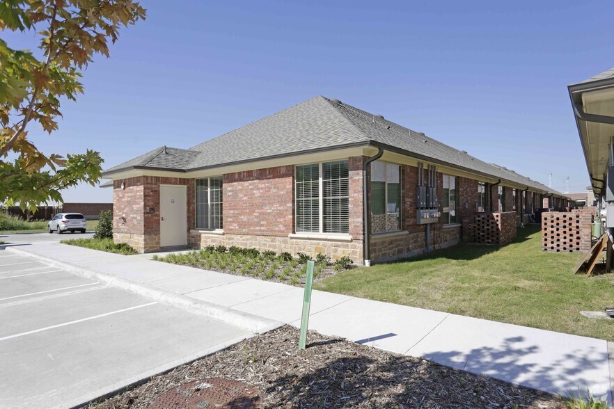 More Photos Of 425 Old Newman Rd, Frisco Office For Lease