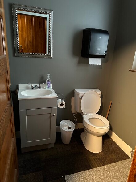 More Photos Of 332 15th St, Ashland General Retail For Sale