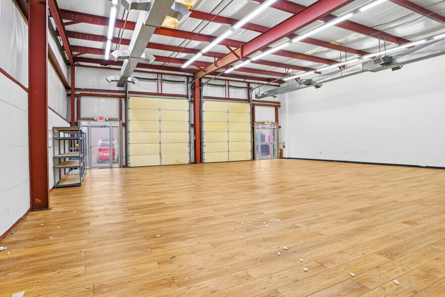 More Photos Of 43935 Commerce Ave, Hollywood Light Manufacturing For Lease