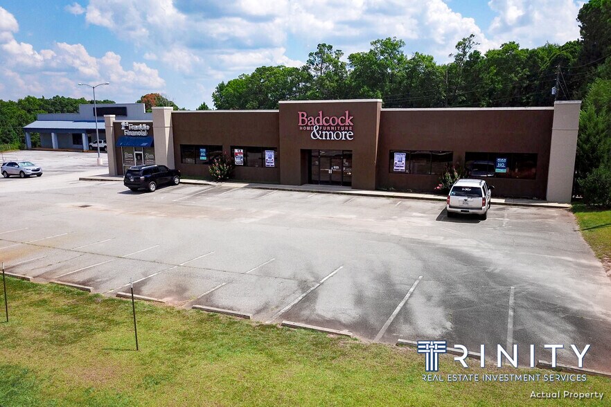 More Photos Of 925 North St E, Washington Freestanding For Sale