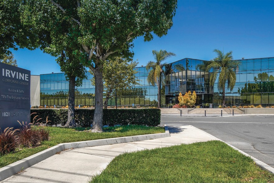 More Photos Of 1821 E Dyer Rd, Santa Ana Office For Lease