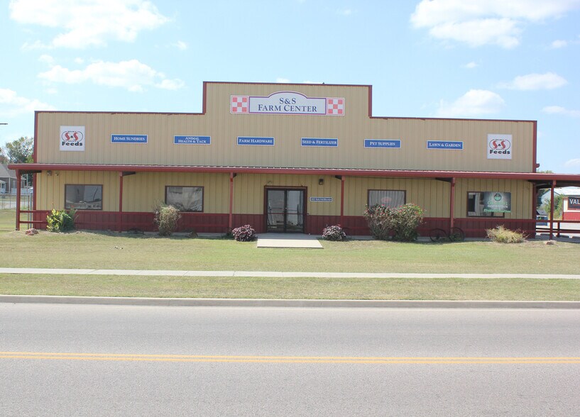 More Photos Of 302 S Beard Ave, Shawnee Freestanding For Sale