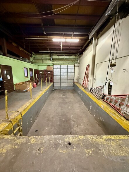 More Photos Of 3200 S Zuni St, Englewood Manufacturing For Lease