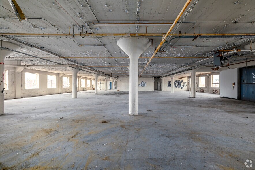 More Photos Of 900 Franklin St NE, Washington Industrial For Sale