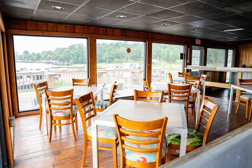 More Photos Of 371 Navaho Trl, Onalaska Hotel For Sale
