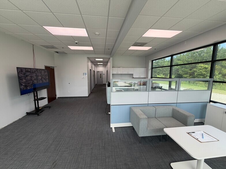More Photos Of 168 Portside Park Dr, Summerville Distribution For Lease