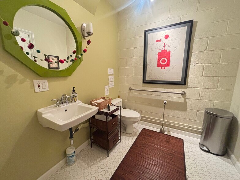 More Photos Of 1701-1707 Gum St, San Mateo General Retail For Lease