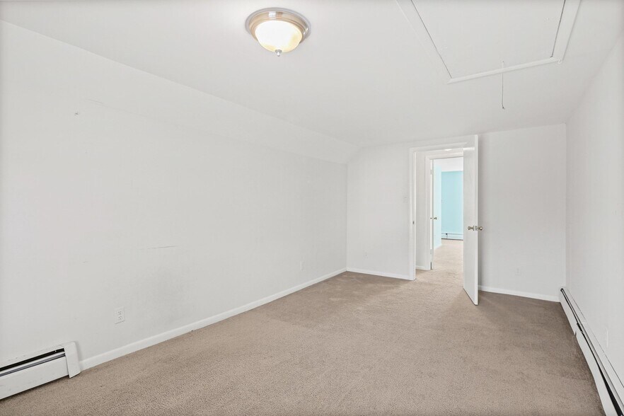 More Photos Of 122 E Main St, Stevensville Office For Sale