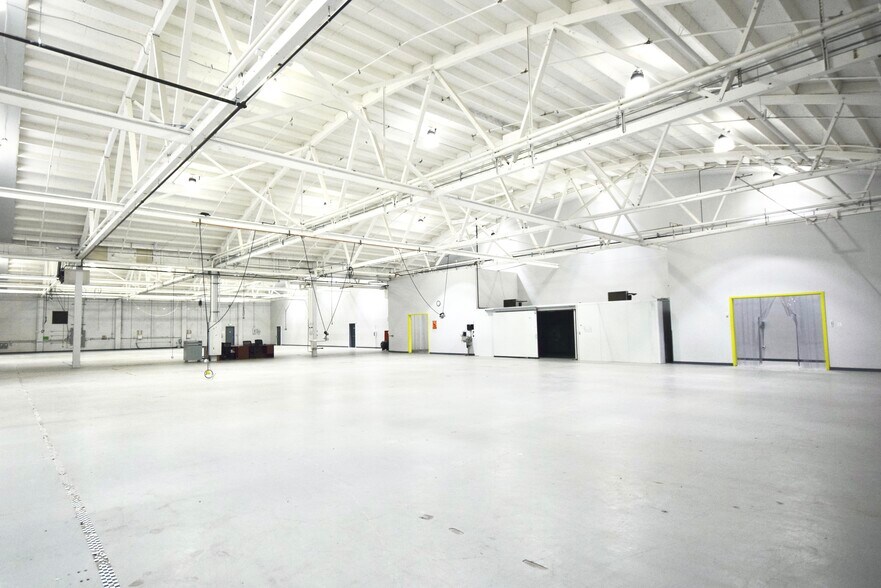 Primary Photo Of 2200 SE Mailwell Dr, Milwaukie Warehouse For Lease