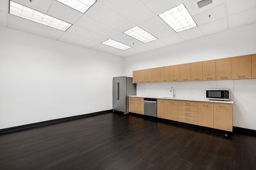 More Photos Of 2815 Colby Ave, Everett Office For Lease