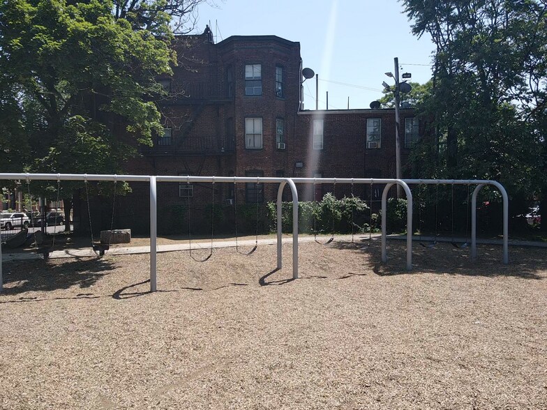 More Photos Of 2530 N Calvert St, Baltimore Office Residential For Sale
