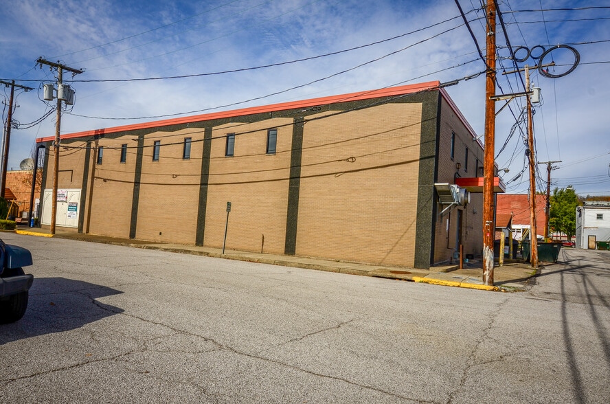More Photos Of 600 D St, South Charleston Office For Lease