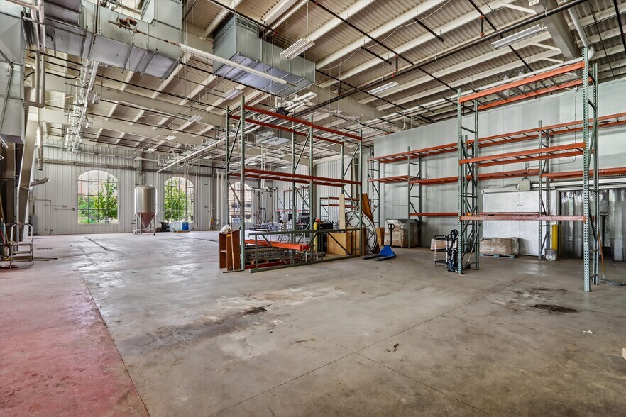 More Photos Of 903 Quarry Rd, Coralville Storefront For Sale