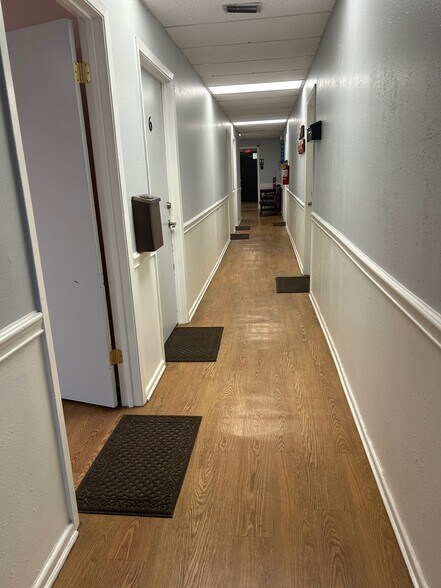 More Photos Of 1420 N Austin St, Seguin Office For Lease