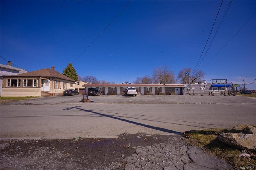 More Photos Of , Niagara Falls Unknown For Sale