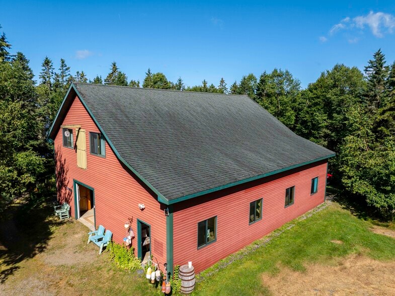 More Photos Of 54 Toll Bridge Rd, Eastport Hotel For Sale