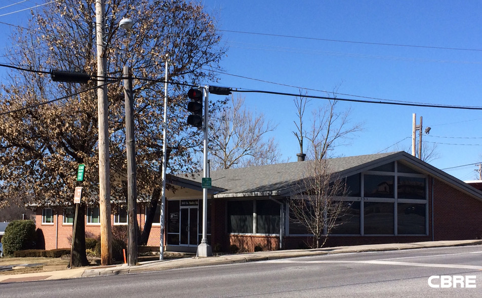 Primary Photo Of 2433 S Hanley Rd, Brentwood Office For Sale