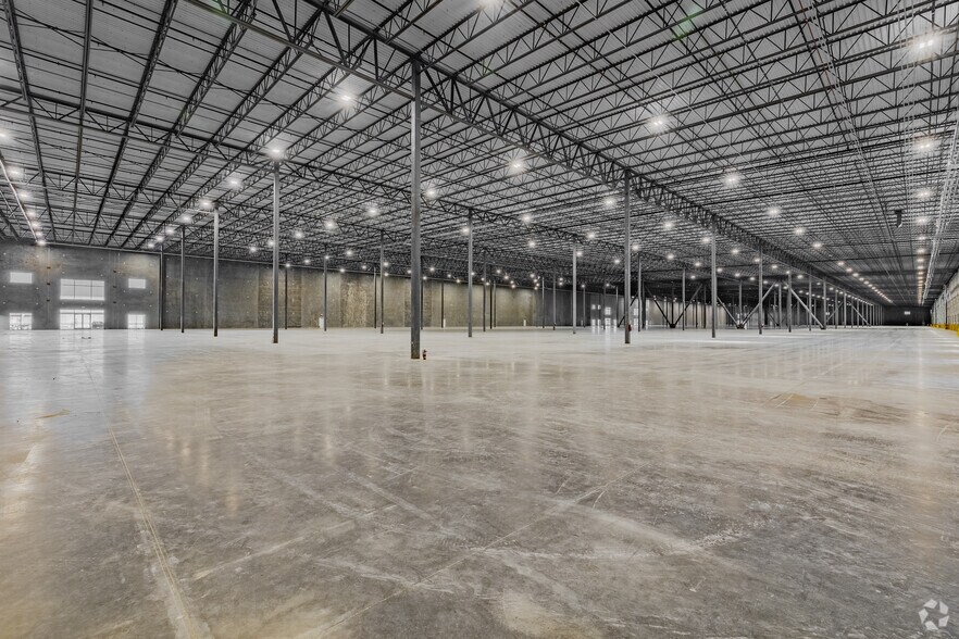 More Photos Of 562 Omni Industrial Blvd, Summerville Unknown For Lease