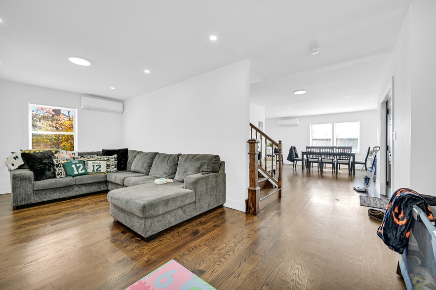 More Photos Of , Jefferson Valley Unknown For Sale