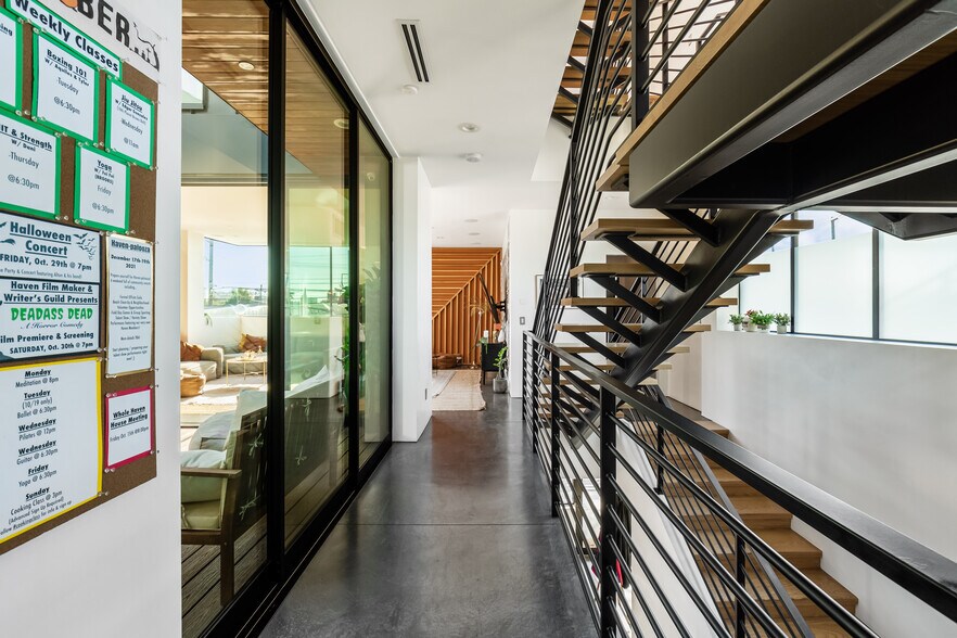 More Photos Of 2478 Penmar Ave, Venice Dormitory For Sale