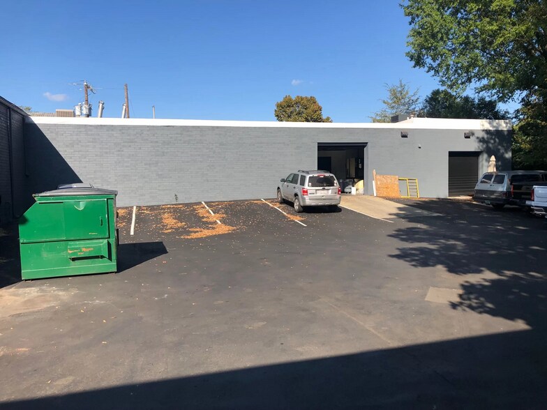 More Photos Of 3013 Bank St, Charlotte Showroom For Sale