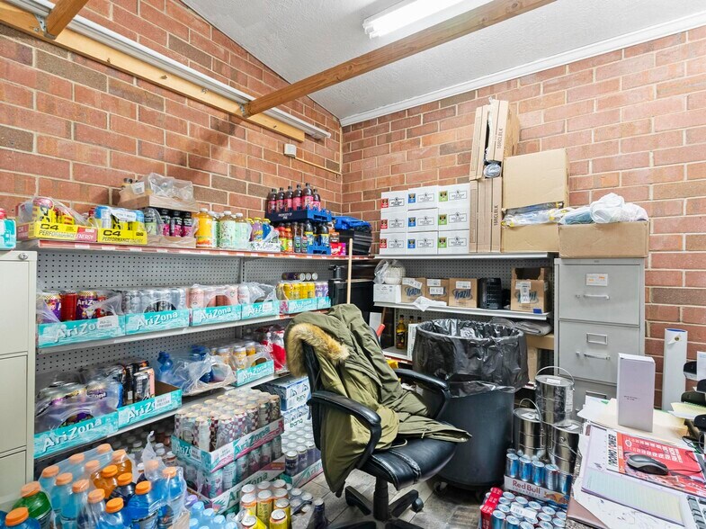 More Photos Of 5500 W 5500 S, Hooper Service Station For Sale