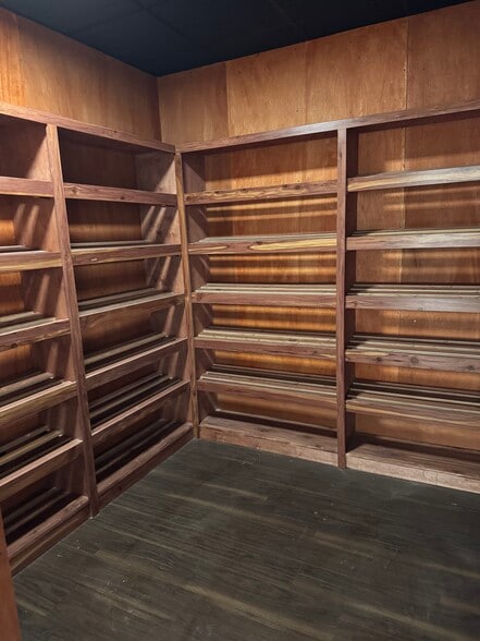 More Photos Of 80 Main St, New Canaan Storefront For Lease