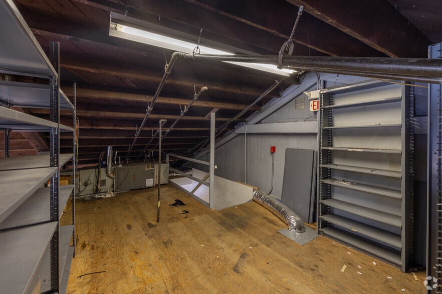 More Photos Of 101 Audrey Ave, Oyster Bay Storefront For Lease