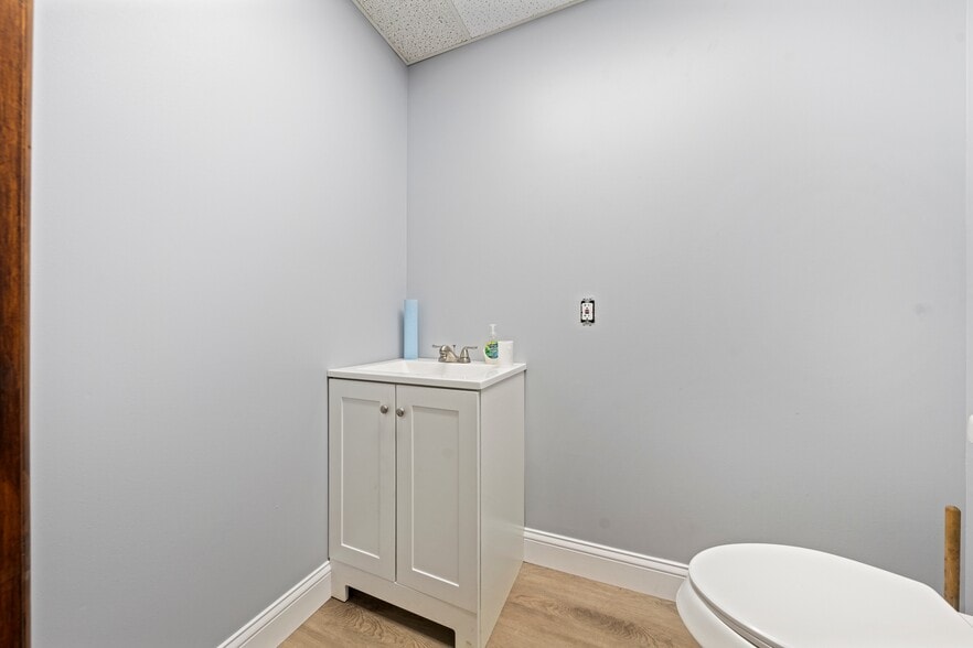 More Photos Of 4651 W 130th St, Cleveland Warehouse For Sale