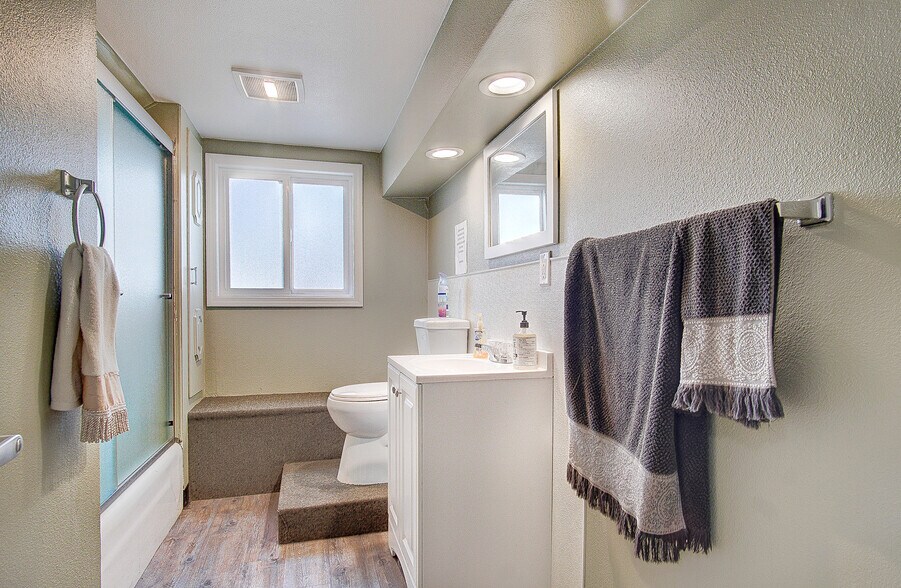 More Photos Of 17303 Roseton Ave, Artesia Warehouse For Lease